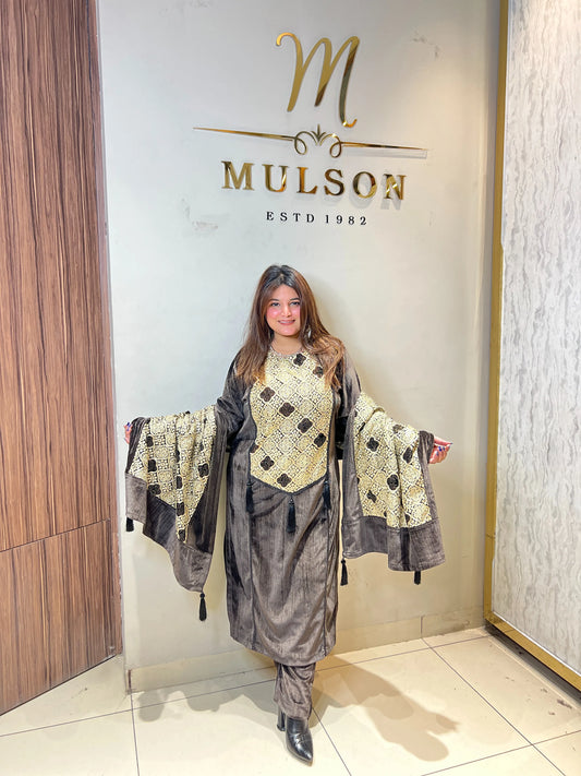 Three-Piece Mouse Color Velvet Suit with Matching Shawl – Luxurious Elegance & Traditional Craftsmanship